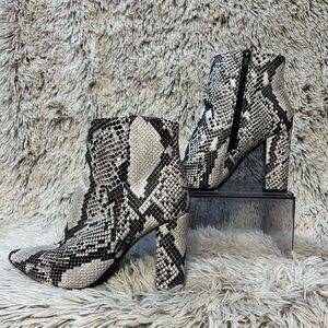 Snakeskin Print Boots Black White Heels Pointed Toe Size 7 Embossed Faux Leather